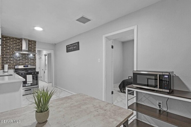Building Photo - 4012 Tularosa Ave