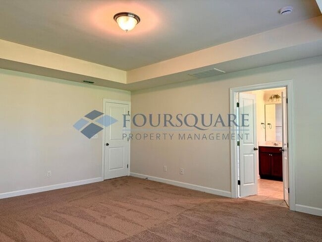 Building Photo - Spacious End-Unit Townhome with 2-Car Garage & Private Patio – Near Beaver Creek & Downtown Apex