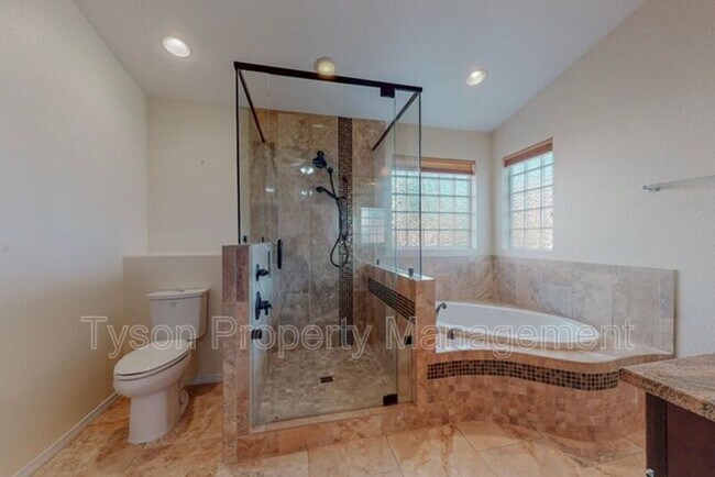 Building Photo - 10420 Calle Hermosa Ct NW