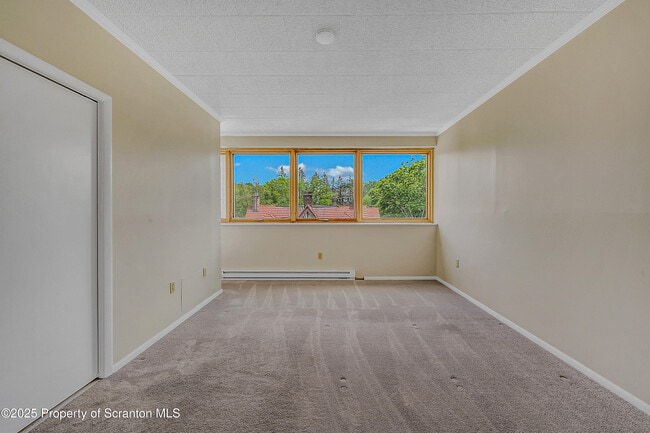 Building Photo - 550 Clay Ave