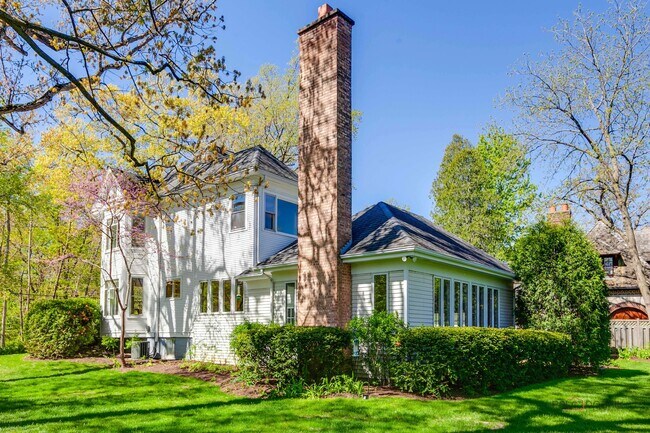 Building Photo - 544 Ravine Ave