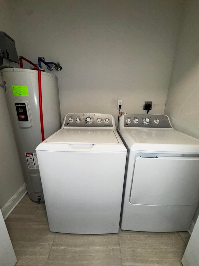 Building Photo - 564 Claymont Dr