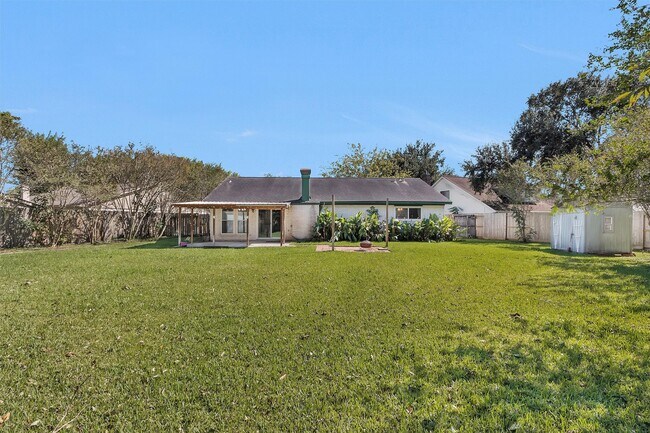 Building Photo - 13650 Cherrydown St