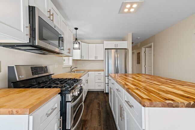 Building Photo - 3 1/2 Baltimore Street