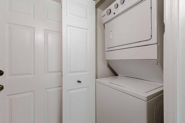 Building Photo - 9841 Las Casas Dr