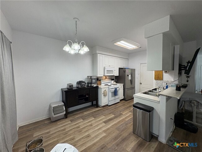Building Photo - 1500 N Claremont Cir