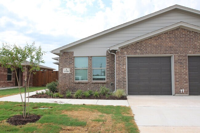 Building Photo - 1324-1328 White Sand Dr