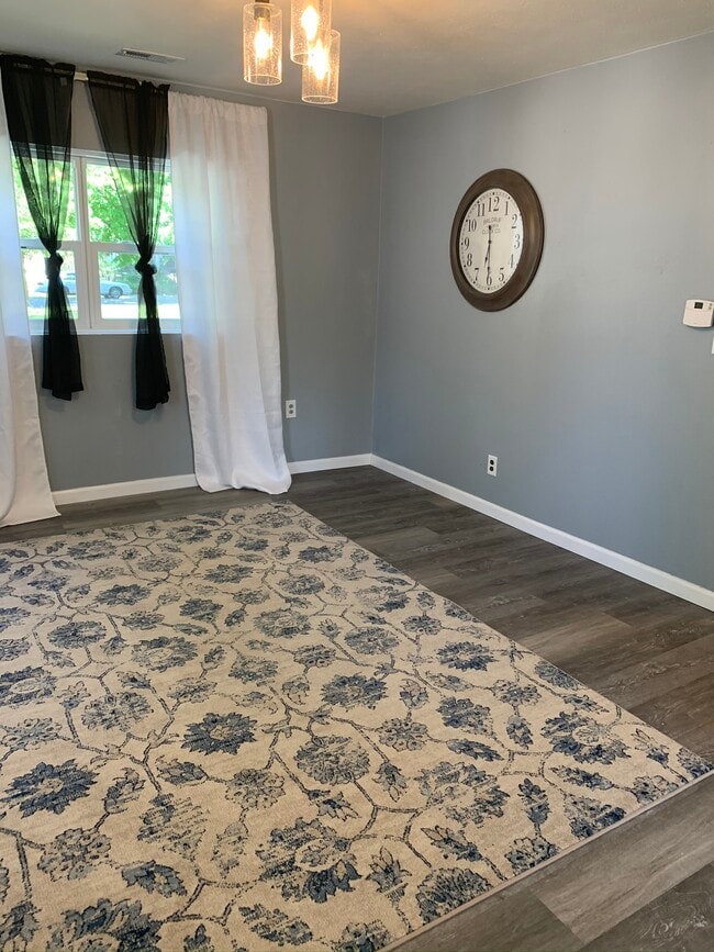 Building Photo - 205 Owen St