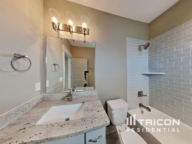 Building Photo - 1200 Hillwood Private Cove