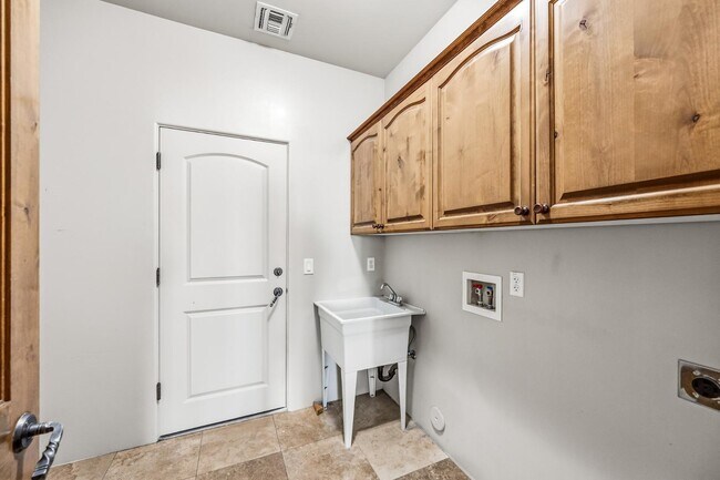 Building Photo - 3510 W Bohl St