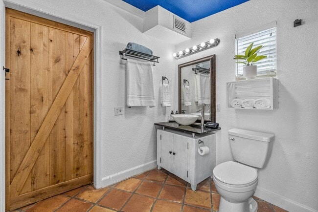 Building Photo - 1911 Parker Ave