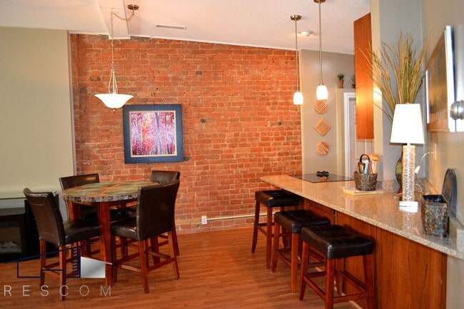 Building Photo - 274 1/2 25th Street, 1