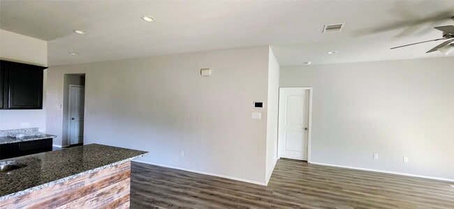 Building Photo - 702 Rd 5138