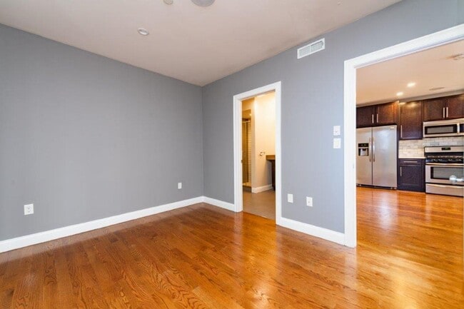 Building Photo - 331 D St