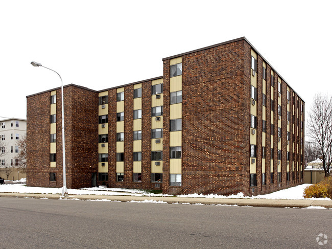 Primary Photo - Woodmere Apartments