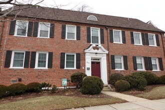 Building Photo - 2001 Fort Davis St SE
