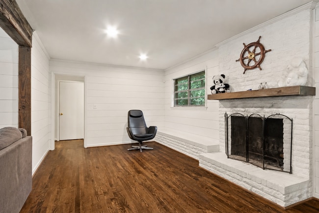 Building Photo - Vestavia School Zone Home Northport