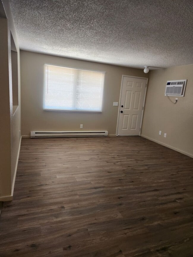 Building Photo - Cute 2 Bedroom 1 Bathroom Near Northtown Mall