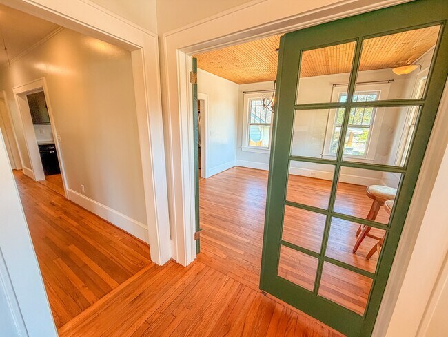 Building Photo - 11 Perry Rd