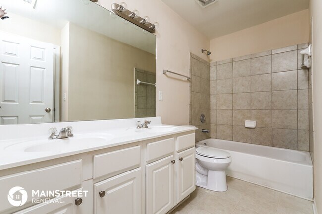 Building Photo - 2115 Vistoria Dr