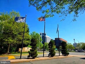 Building Photo - 1645 International Dr