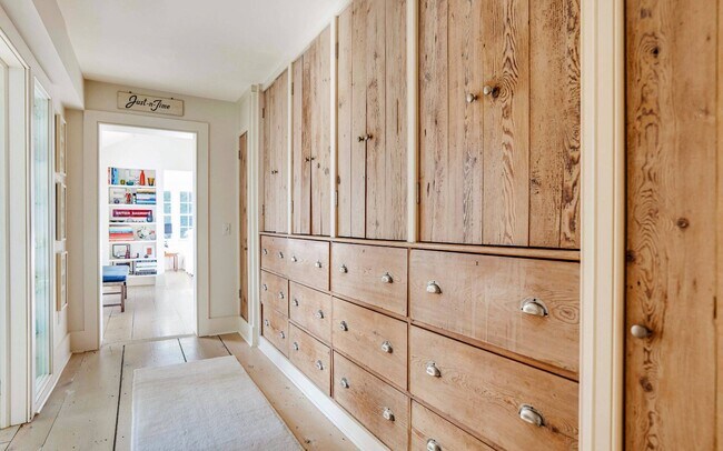 Building Photo - 20 Jefferson St