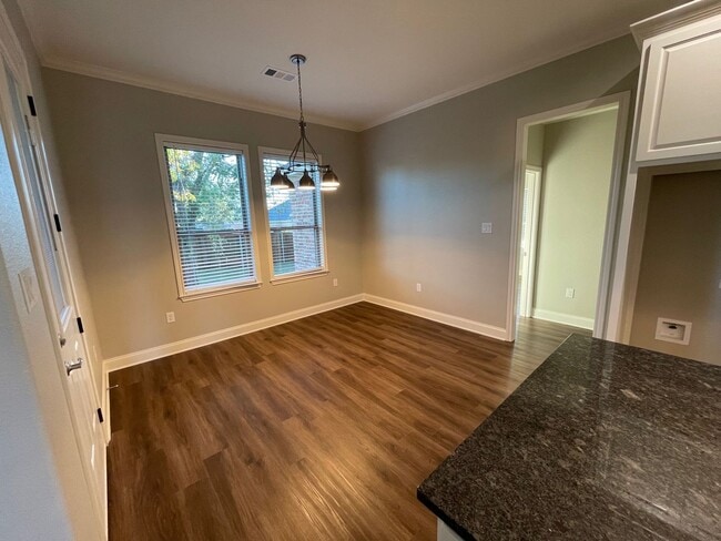 Building Photo - Beautifully Maintained New Build in Midway...