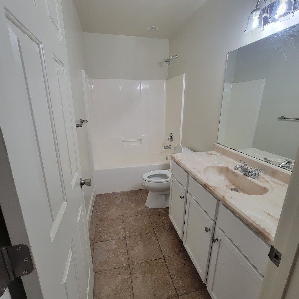 Building Photo - 202 Cathey Rd