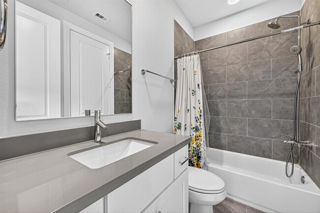 Building Photo - 815 Bringhurst St