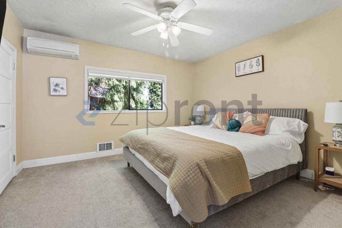 Building Photo - Unit 9750