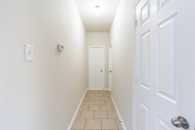 Building Photo - 2725 Tangerine Ln