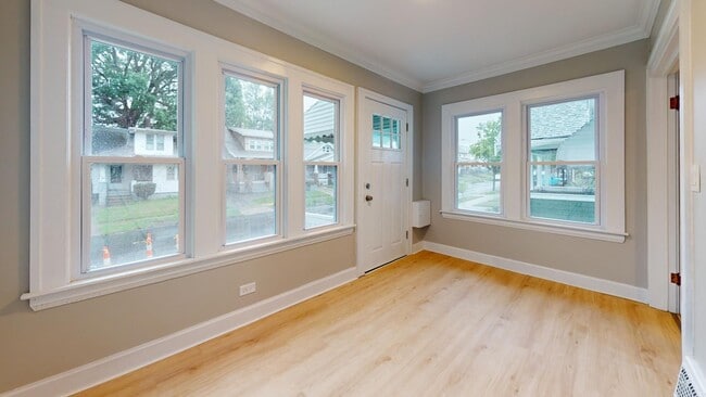 Building Photo - For August Move-In - West Blvd Area - 2 Bedroom Single Family Home