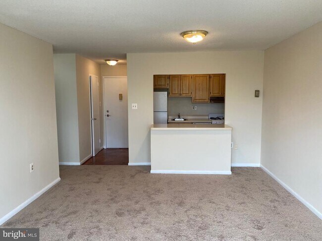 Building Photo - 2500 N Van Dorn St