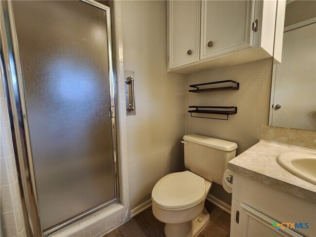 Building Photo - 564 Laurel Ln