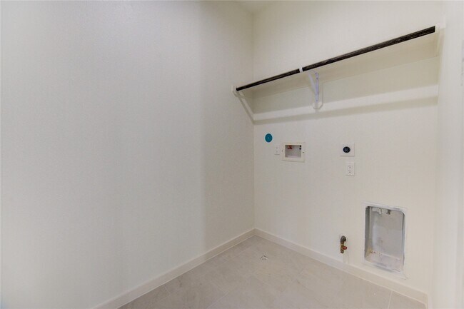 Building Photo - 2920 El Fenice Ln