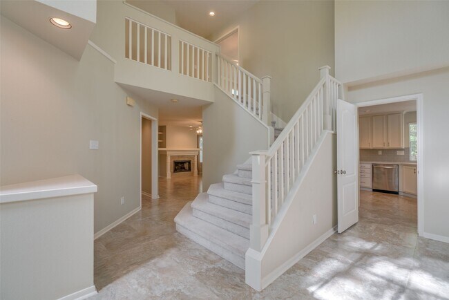 Building Photo - 147 Shelter Rock Ct