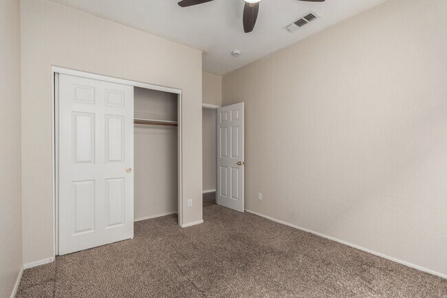 Building Photo - 5 Bedroom home in Chandler