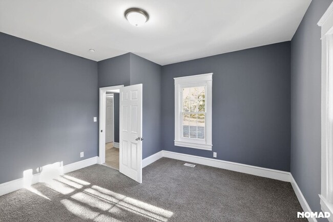 Building Photo - 512 Maple Ave