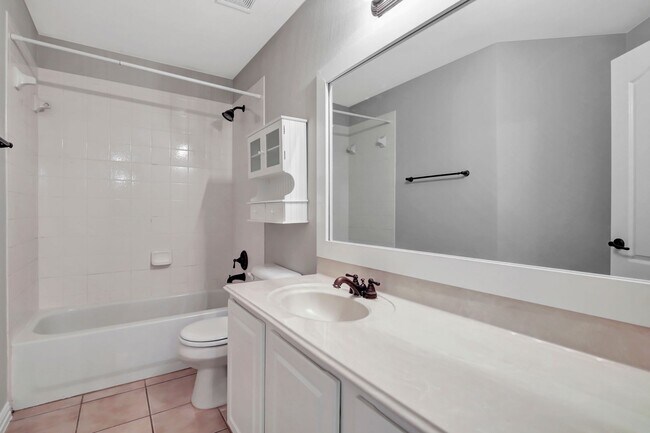 Building Photo - Stonebridge Ranch Beauty