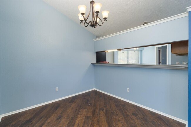 Building Photo - 2902 Laurelridge Dr