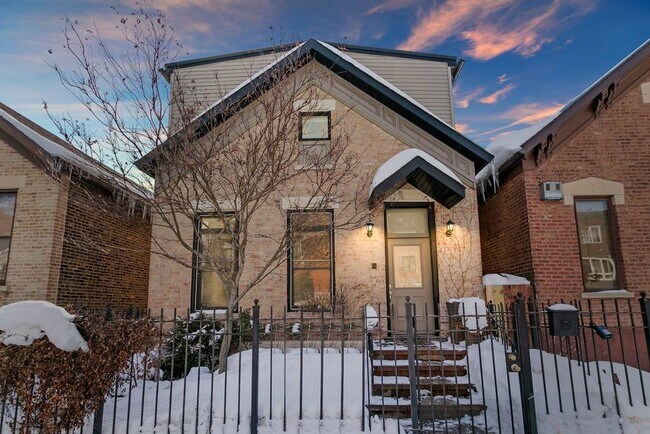 Primary Photo - 2151 W Race Ave
