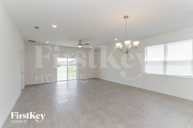 Building Photo - 560 Crown Rose Dr