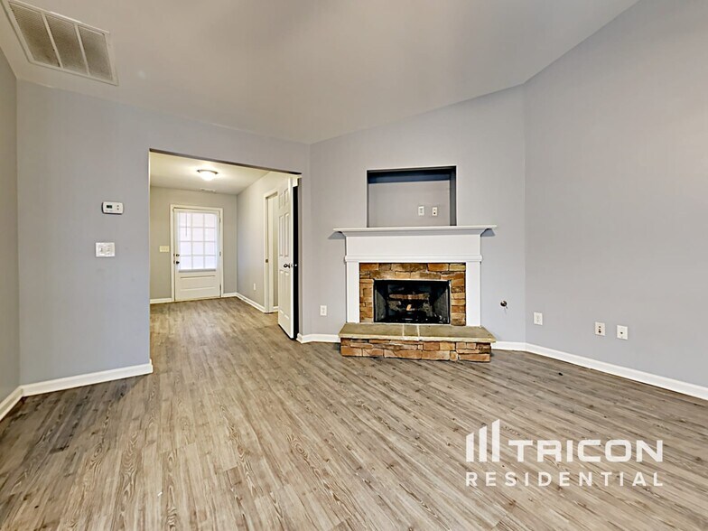 Building Photo - 640 Fairgreen Trail