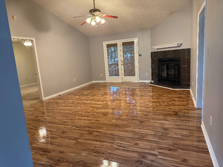 Building Photo - 4513 Park Knoll Ln