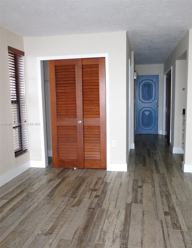 Building Photo - 7899 NE Bayshore Ct