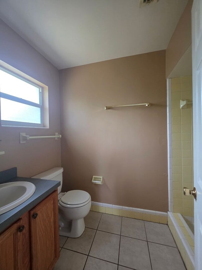 Building Photo - 3 bedroom 2 Bath Single Family Home