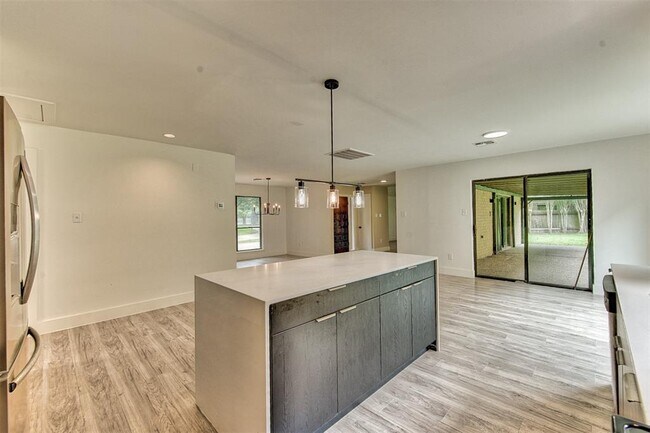 Building Photo - 15626 Whitewater Ln