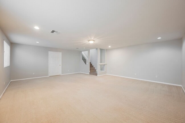 Building Photo - Gorgeous 1 Story Home in Gated Community