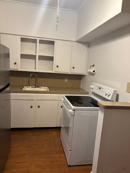 Building Photo - 825 Eaton St