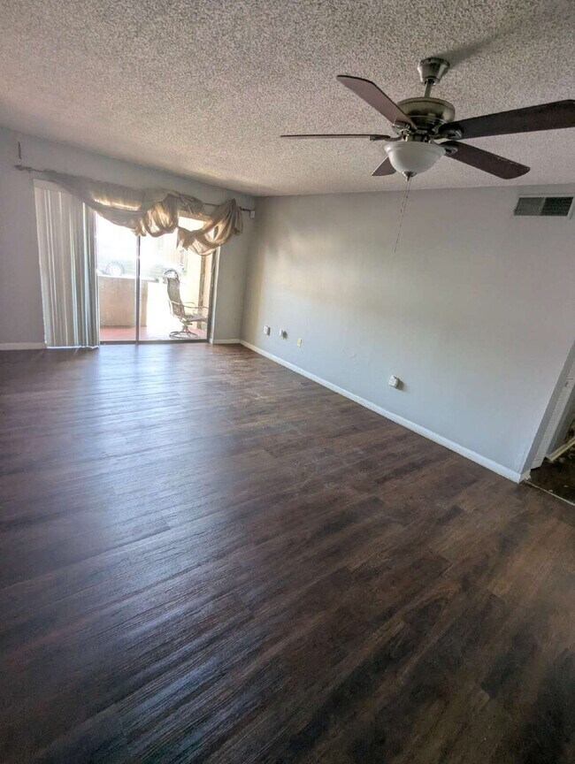 Building Photo - Centrally located, yet secluded 2 bedroom condo in the heart of Orlando for Rent